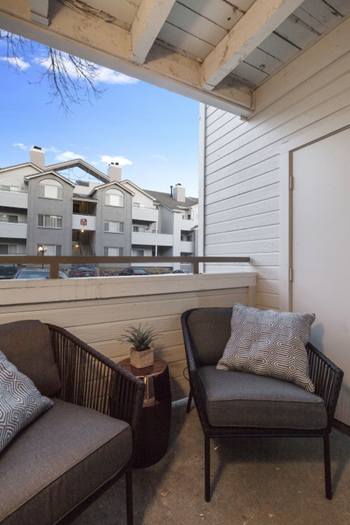 Private Balcony With Seating Chair at Alvista Trailside Apartments, Colorado